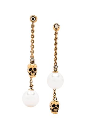 Gold-tone metal/pearl pearl-embellished skull pendant earrings Alexander McQueen | 651156J160Z4040